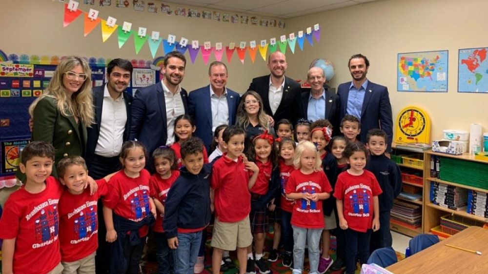 Leite visita escola na Flórida: estado está entre os cinco melhores nos EUA na qualidade do ensino - Foto: Divulgação