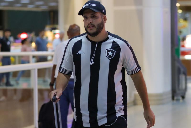 Youtuber Pedro Certezas, embarca no aeroporto Santos Dumont no Rio de Janeiro