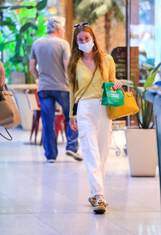 Marina Ruy Barbosa embarca nesta tarde de Sábado (04) no Aeroporto Santos Dumont no Rio de Janeiro