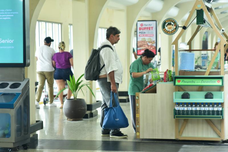 Zeca Camargo desembarca no Aeroporto de Congonhas em São Paulo