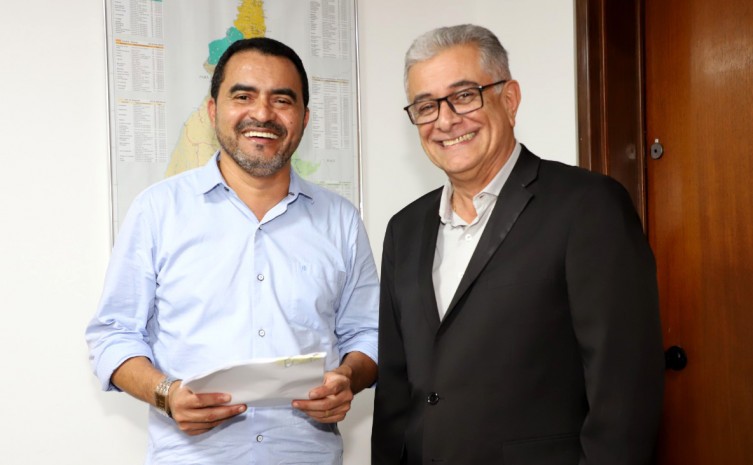 Governador Wanderlei Barbosa e o secretário da Cultura e Turismo, Hercy Filho, durante a assinatura do Plano Estadual de Cultura - Foto: Sectur/Governo do Tocantins