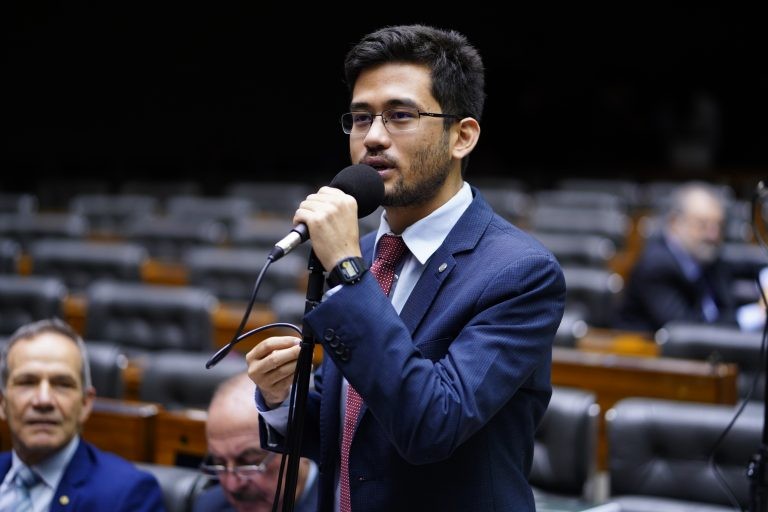 Kataguiri: controle por selo físico é ineficiente e não condiz com os dias atuais - (Foto: Pablo Valadares/Câmara dos Deputados)