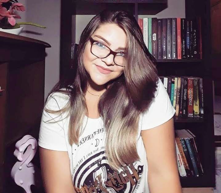 A estudante Amanda Ribas estudou com afinco - Foto por: Divulgação
