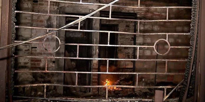 Incêndio em casa mata mãe e filho na zona Leste de Porto Alegre | Foto: Onildo Reis / Record TV RS / CP