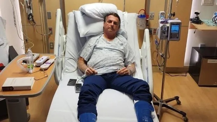 O ex-presidente Jair Bolsonaro (PL) em um hospital nos Estados Unidos Reprodução/Twitter
