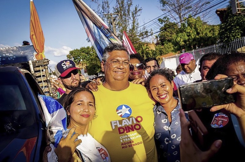 Flávio Dino com apoiadores durante a campanha eleitoral - Flávio Dino Oficial