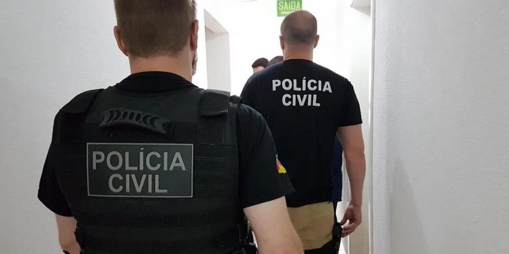 Operação é realizada em Porto Alegre e quer combater a prática de venda de diplomas falsos | Foto: Polícia Civil / Divulgação / CP