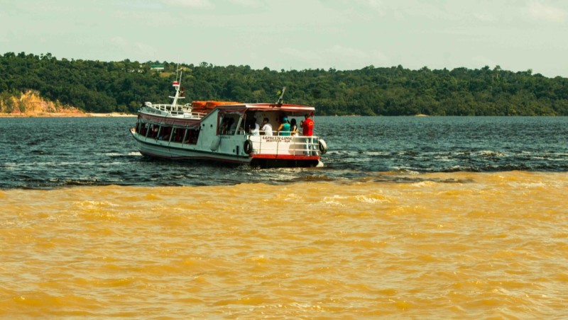 Encontro dos rios Negro e Solimões, em Manaus (AM). Crédito: Ana Claudia Jatahy/MTur