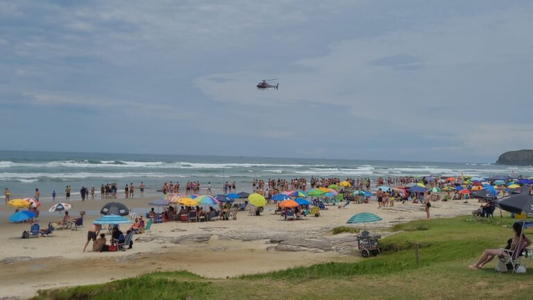 FOTO - Helicoptero chegou a ser utilizado para auxílio na tentativa de resgate (Foto em Rádio Maristela)