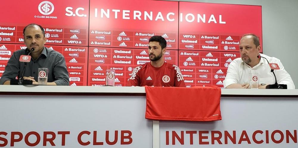 Boschilia foi apresentado no Inter nesta quinta-feira | Foto: Twitter Inter / CP
