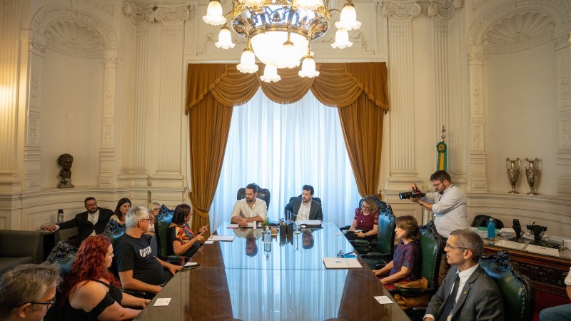 Na reunião, além do piso do magistério, foram tratadas demandas sobre o plano de carreira dos funcionários das escolas -Foto: Maurício Tonetto/Secom