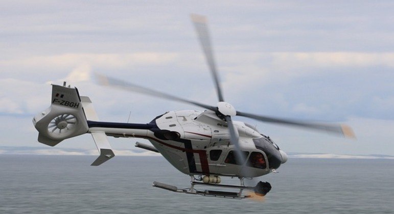 Helicóptero. Meio de transporte tem sido procurado por turistas no litoral de SP PIXABAY
