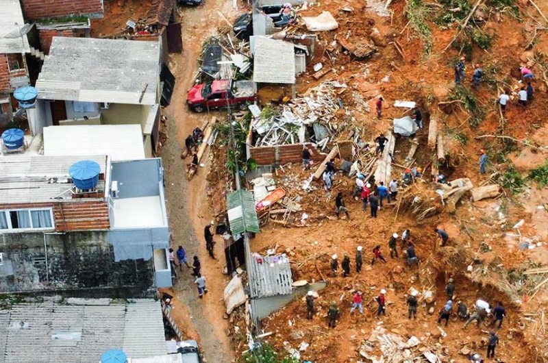 Já foram confirmadas 48 mortes e cerca de 40 pessoas ainda estão desaparecidas - Sérgio Barzagui/Governo do Estado de São Paulo
