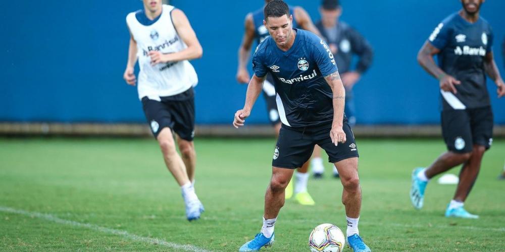 Thiago Neves treinou com bola na última atividade do Grêmio antes de confronto contra o Esportivo | Foto: Lucas Uebel / Grêmio / Divulgação / CP