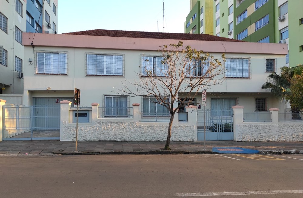 Casa provincial da arquidiocese fica na região central da cidade. — Foto: Fabiana Lemos/RBS TV