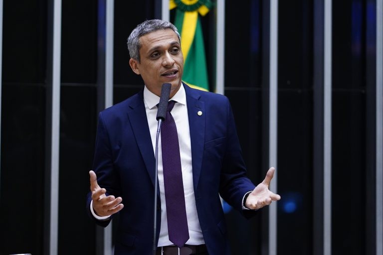 O autor da proposta, deputado Gustavo Gayer - (Foto: Pablo Valadares/Câmara dos Deputados)