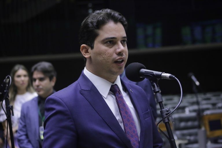 Júnior Mano: “A Constituição elege a moradia como direito fundamental do cidadão” - (Foto: Paulo Sérgio/Câmara dos Deputados)