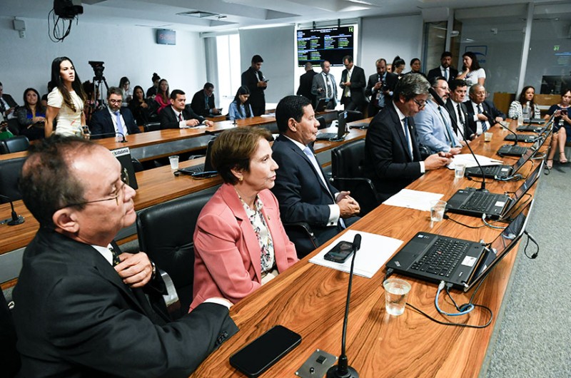 Senadores durante a reunião da Comissão de Agricultura e Reforma Agrária (CRA) nesta quarta-feira - Jefferson Rudy/Agência Senado