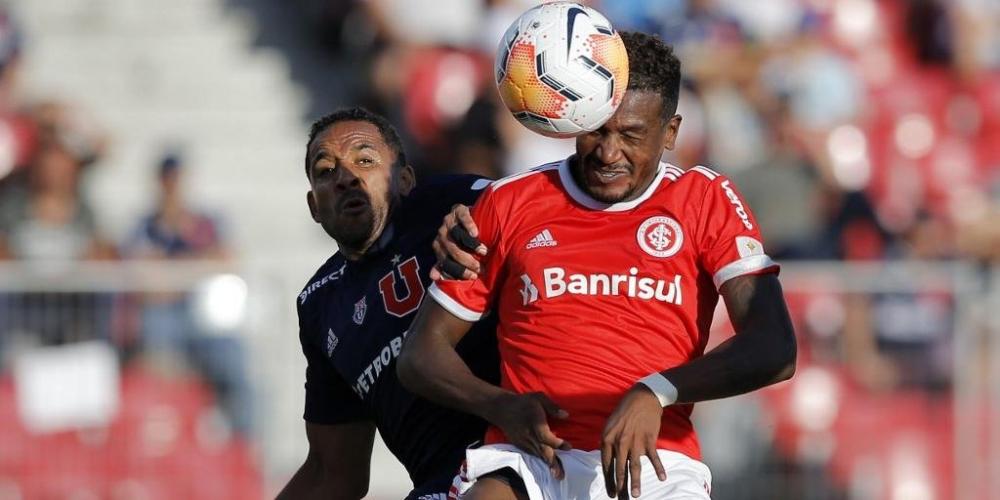 Momento da cabeçada de Edenílson na segunda grande chance do Inter no jogo | Foto: Javier Torres / AFP / CP