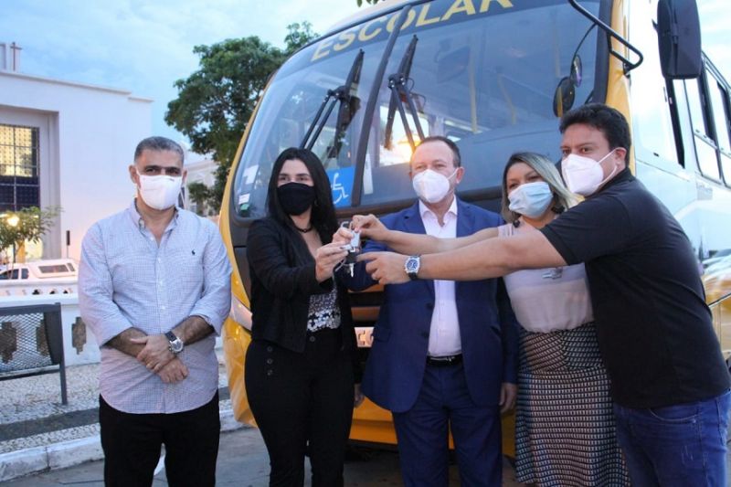 <em>Nesta semana foram entregues mais dois veículos que vão atender, respectivamente, as cidades de Santo Amaro e Presidente Vargas (Foto: Divulgação)</em>