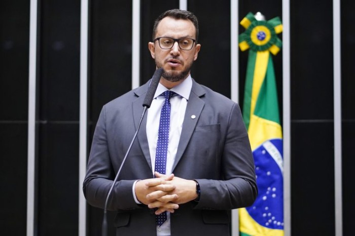 Delegado Matheus Laiola um dos autores da proposta - (Foto: Pablo Valadares / Câmara dos Deputados)