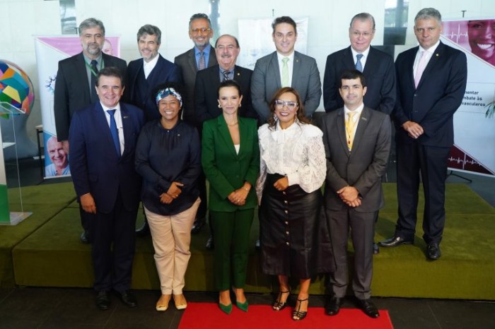 Deputados reunidos para o lançamento das frentes - (Foto: Pablo Valadares / Câmara dos Deputados)