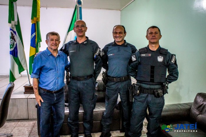 Prefeito Eraldo Jorge Leite, recebe Coronel-PM Teodoro Caramalac Neto. - Assessoria de Comunicação