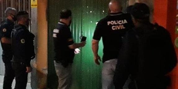 Polícia Civil, em ação com Comitê de Operações em Emergência em Saúde e órgãos de Viamão, fiscalizou estabelecimentos e dispersou aglomerações | Foto: Polícia Civil / Divulgação / CP