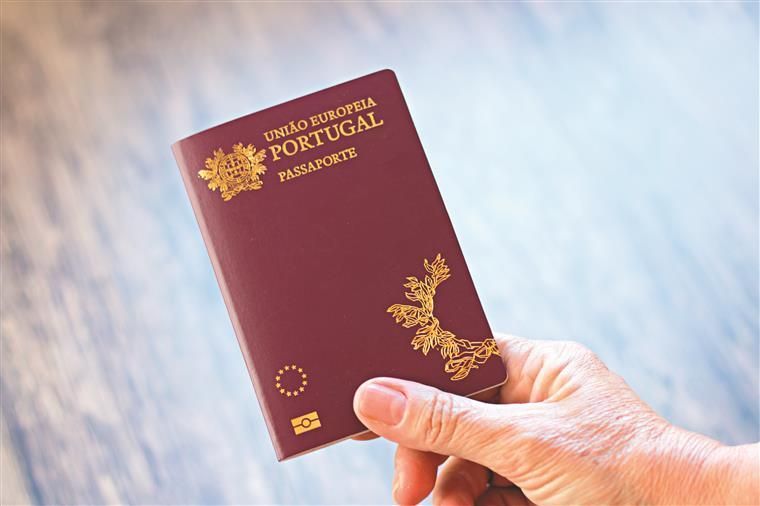 Por conta da instabilidade no país, brasileiros buscaram por dupla cidadania na Europa - (Foto: Reprodução)