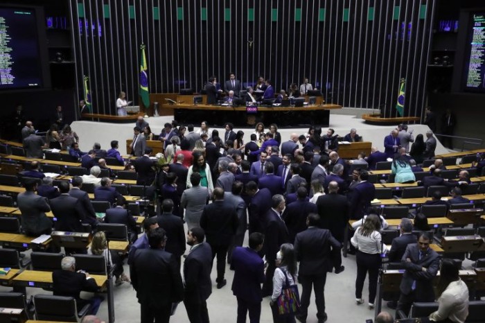 Deputados analisam propostas em sessão do Plenário - (Foto: Bruno Spada/Câmara dos Deputados)