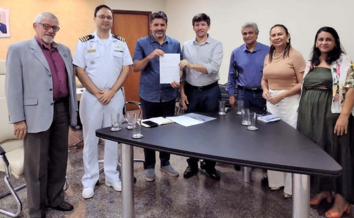 Secretário Marcello Lelis recebeu a carta Batimétrica e a proposta de sinalização - Foto: Divulgação