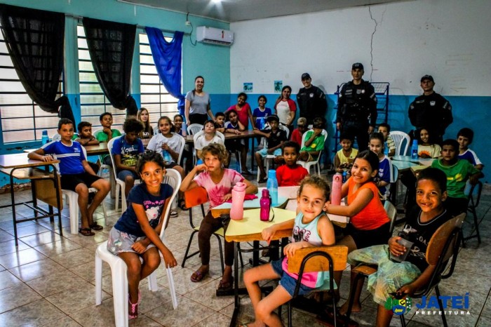 O serviço de convivência e fortalecimento de vínculos SCFV, realizou um trabalho junto com a PM sobre o tema Moral e Cívica. - Assessoria de Comunicação