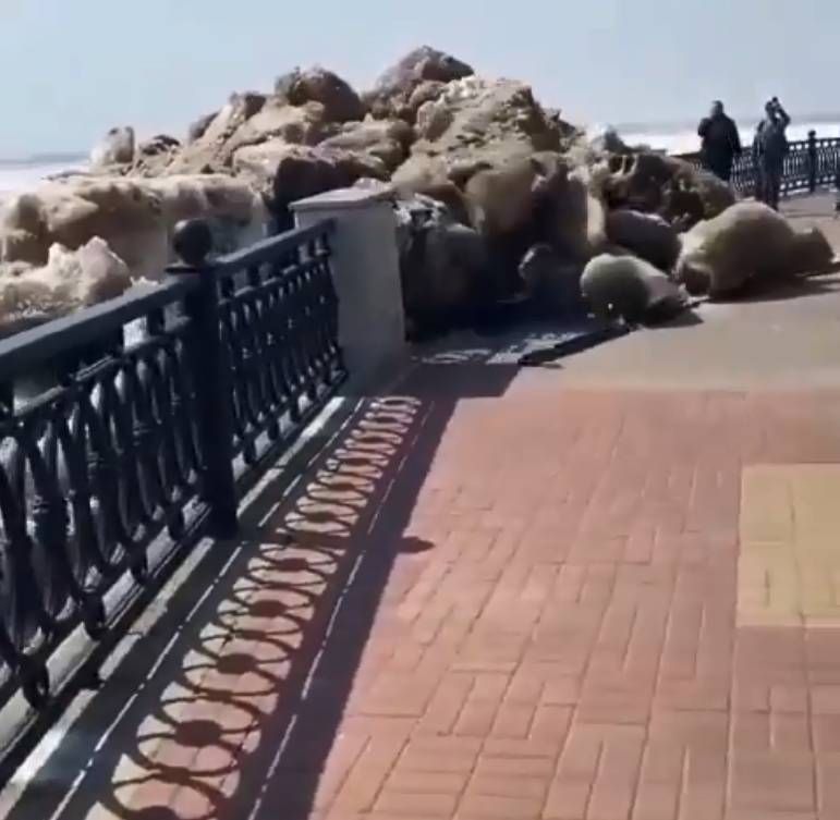 Esta não é a primeira vez no ano que o rio Amur demonstra sua força - (Foto: Reprodução: YouTube)