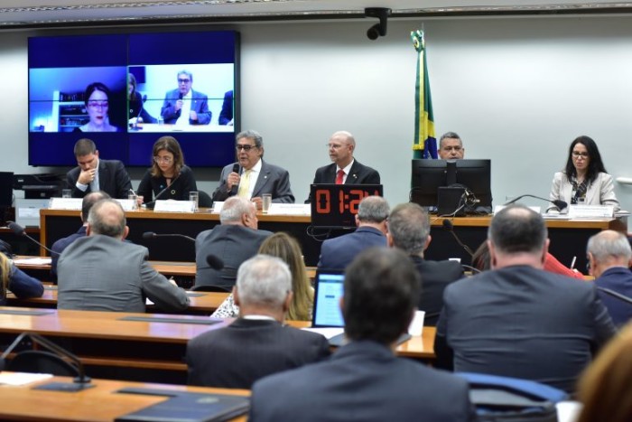 Aperfeiçoamento da legislação também foi apontado como necessário - (Foto: Zeca Ribeiro/Câmara dos Deputados)