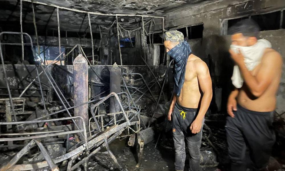 Tanques de oxigênio explodiram e causaram incêndio no hospital de Bagdá Foto: THAIER AL-SUDANI/REUTERS / REUTERS