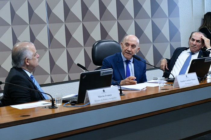 França e os presidentes da CI, Confúcio Moura, e da CDR, Marcelo Castro no debate desta quarta - Geraldo Magela/Agência Senado
