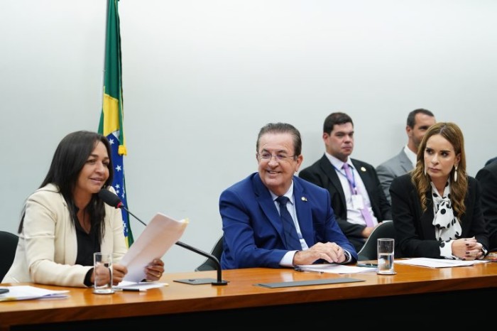Eliziane Gama (E): 
