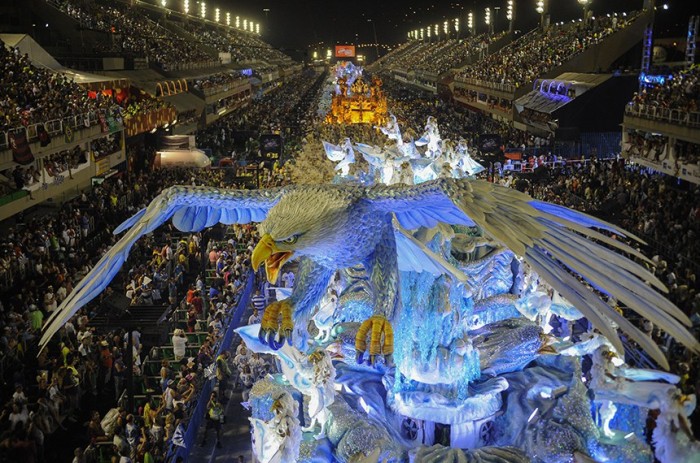 Desfile da G.R.E.S. Portela no Sambódromo da Marquês de Sapucaí, no Rio de Janeiro