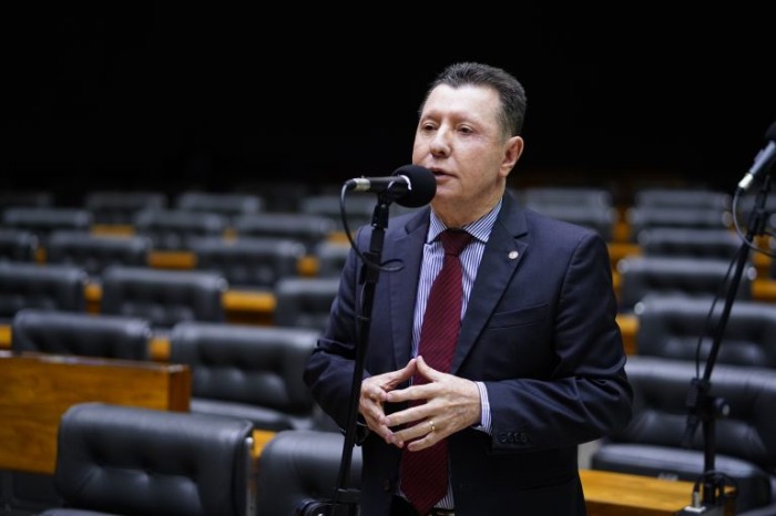 O relator José Nelto recomendou a aprovação da proposta - (Foto: Pablo Valadares/Câmara dos Deputados)