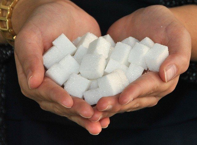 Alto consumo de açúcar pode gerar vício comparado ao uso de drogas