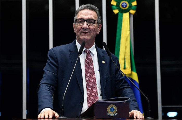 Para o senador, governo demora para transferir servidores do antigo território ao quadro de pessoal da União - Foto: Roque de Sá/Agência Senado