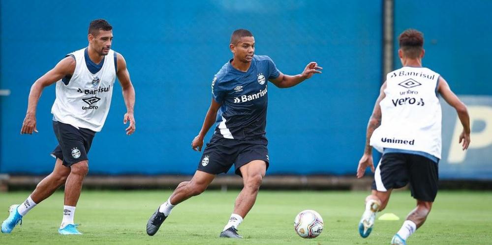 David Braz aprova esquema com três volantes usado no Gre-Nal | Foto: Lucas Uebel / Grêmio / Divulgação / CP