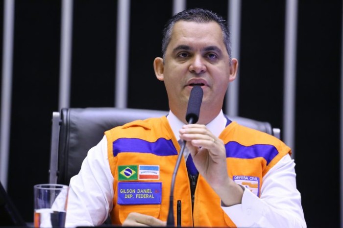 Profissionais que atuam na gestão de desastres acompanham a sessão solene - (Foto: Vinicius Loures/Câmara dos Deputados)