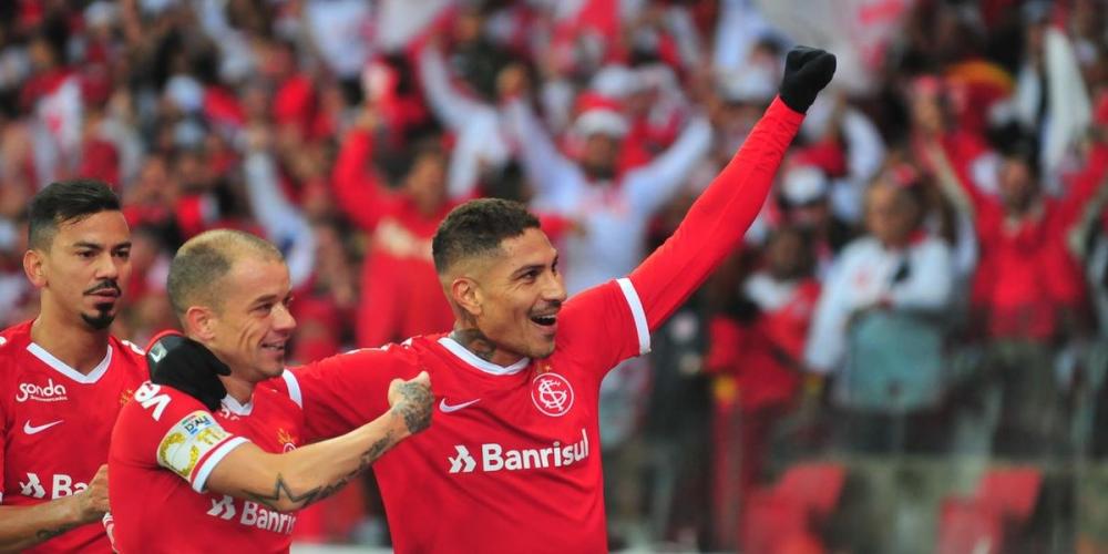 Guerrero foi o grande destaque do jogo, marcando os dois gols da classificação do Inter à final da Copa do Brasil | Foto: Mauro Schaefer
