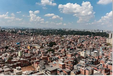 Crianças de Paraisópolis receberam aulas de reforço de alunos de colégio particular - (Foto: FLAVIO CORVELLO/FUTURA PRESS/FUTURA PRESS/ESTADÃO CONTEÚDO-20/03/2021)