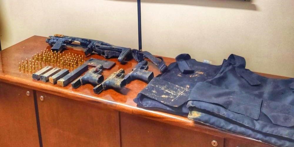 Houve a apreensão de armamento, munição, kit roni e coletes balísticos | Foto: BM / Divulgação / CP