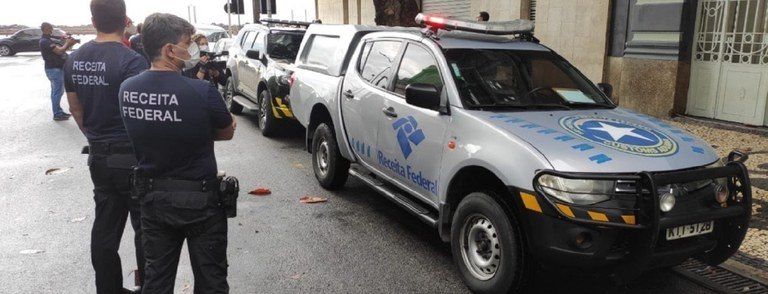 Operação foi deflagrada em quatro estados e no DF, com 240 agentes - (Foto: Divulgação/ Receita Federal)