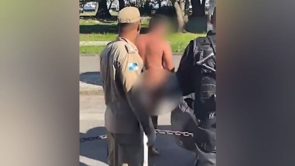 Homem com alavanca de câmbio no ânus, no Rio de Janeiro. Créditos: Twitter/Reprodução