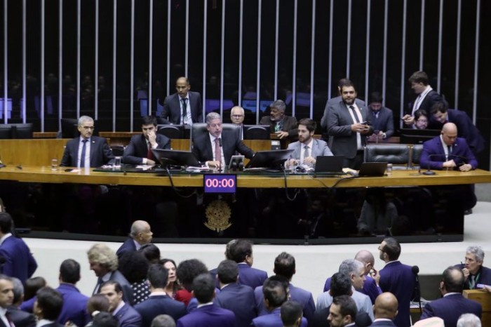 Presidente da Câmara, Arthur Lira (C), comanda a sessão do Plenário - (Foto: Bruno Spada/Câmara dos Deputados)