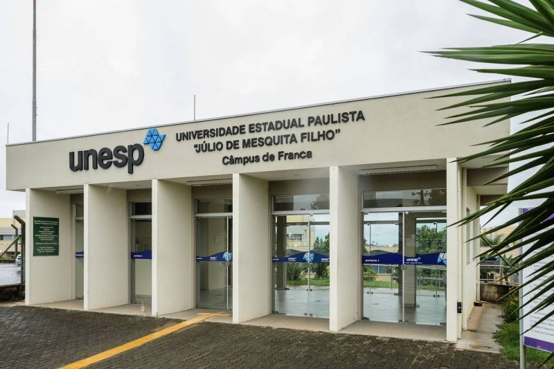 35 mil candidatos foram aprovados para a 2ª fase do vestibular que ocorre neste sábado (8) - (Foto: Igor do Vale/Folhapress - 3.5.21)